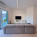 Apartman Bluelow Lakeview House *